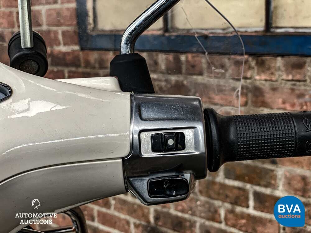 Vespa Sprint Scooter White 4T 50cc 2015, F-808-ZJ -Original Niederländisch-.