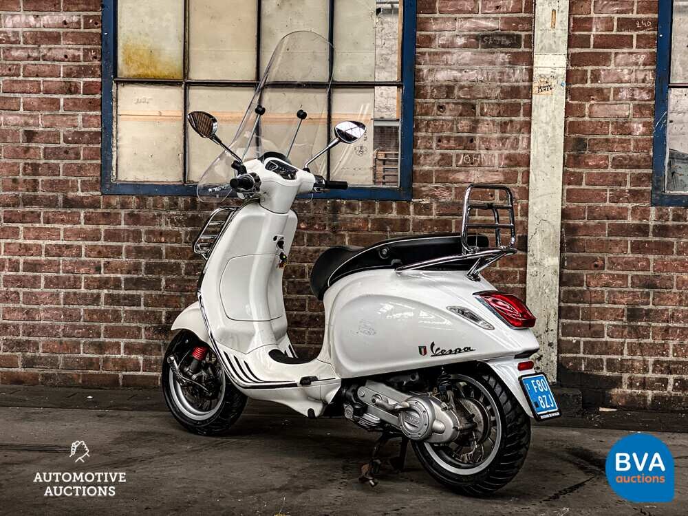 Vespa Sprint Scooter White 4T 50cc 2015, F-808-ZJ -Original Niederländisch-.