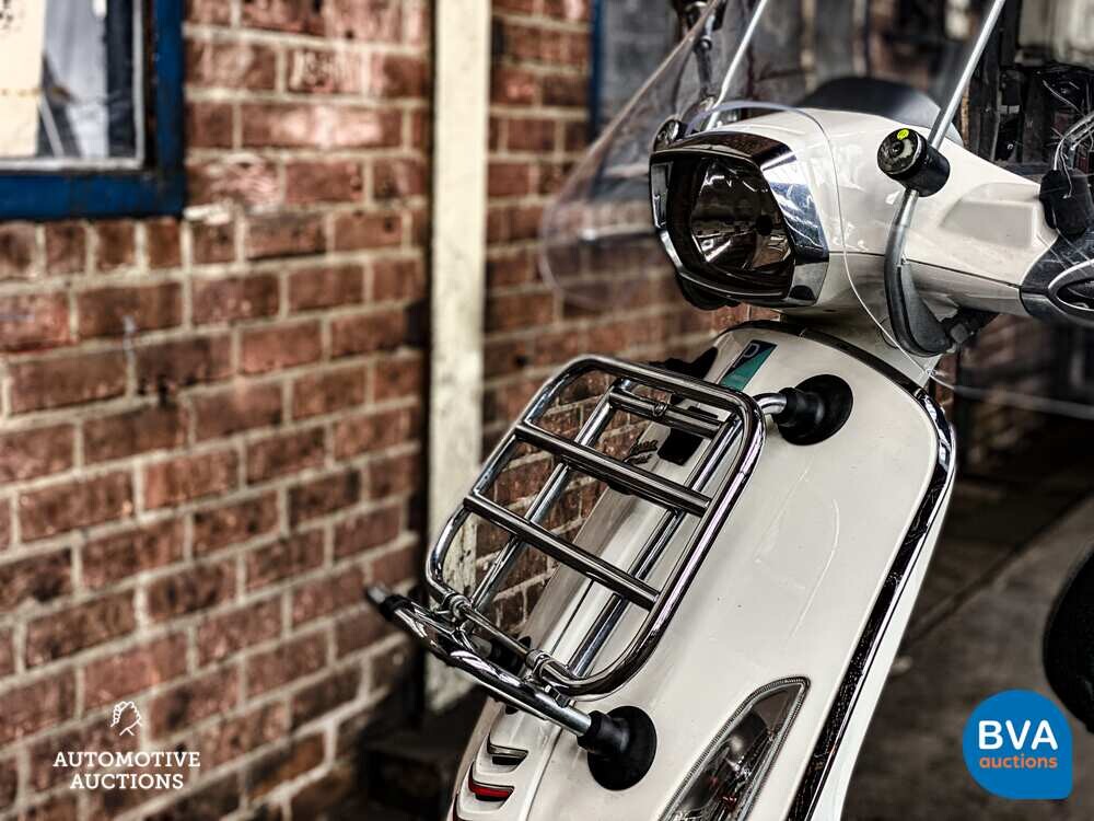 Vespa Sprint Scooter White 4T 50cc 2015, F-808-ZJ -Original Niederländisch-.