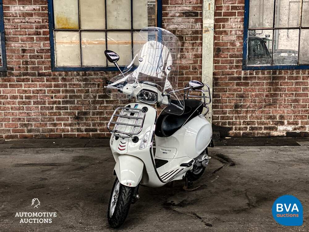 Vespa Sprint Scooter White 4T 50cc 2015, F-808-ZJ -Original Niederländisch-.
