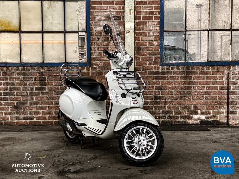 Vespa Sprint Scooter White 4T 50cc 2015, F-808-ZJ -Original Niederländisch-.