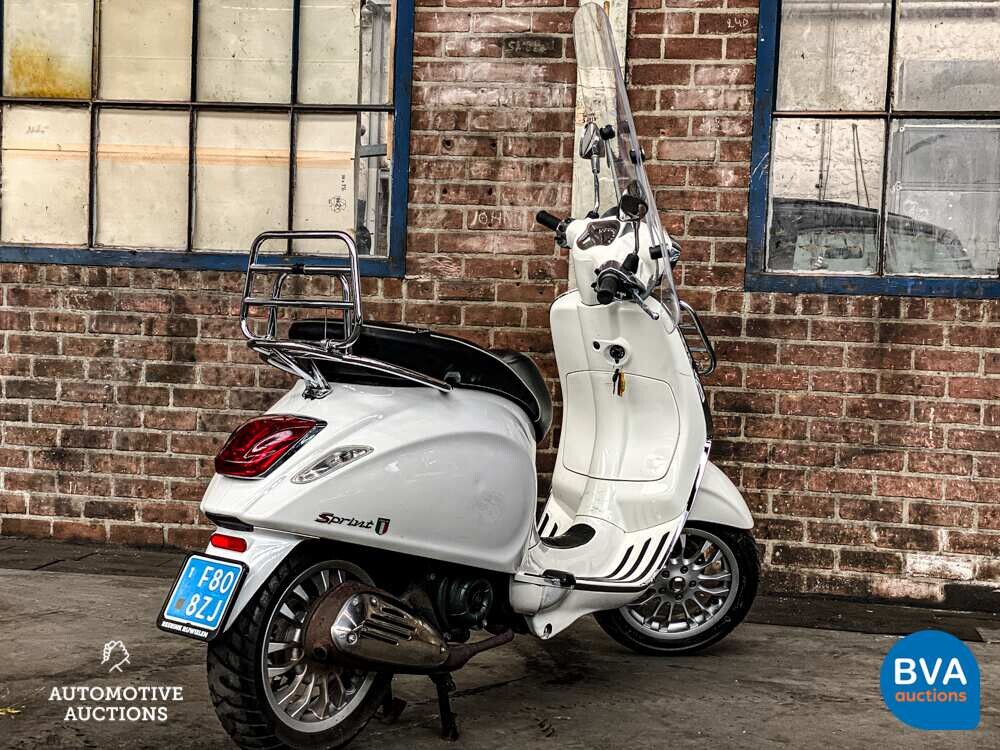 Vespa Sprint Scooter White 4T 50cc 2015, F-808-ZJ -Original Niederländisch-.