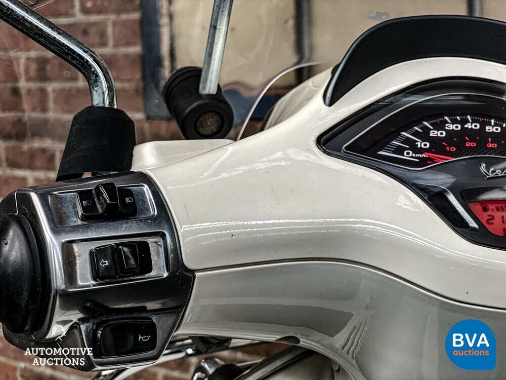 Vespa Sprint Scooter White 4T 50cc 2015, F-808-ZJ -Original Niederländisch-.