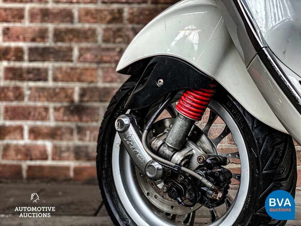 Vespa Sprint Scooter White 4T 50cc 2015, F-808-ZJ -Original Niederländisch-.