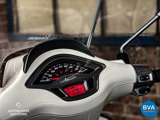Vespa Sprint Snorscooter Wit 4T 50cc 2015, F-808-ZJ -Origineel Nederlands-