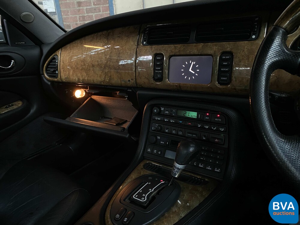 Jaguar XKR 4.0 Coupé 363 PS 2001, 48-HNP-2.