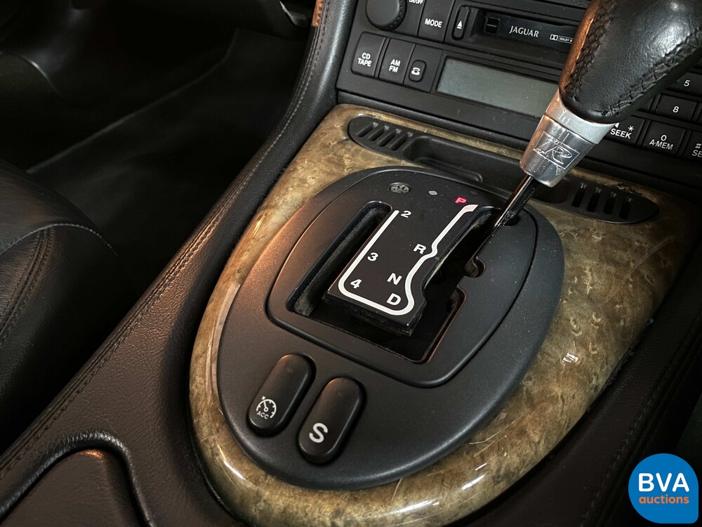 Jaguar XKR 4.0 Coupé 363 PS 2001, 48-HNP-2.