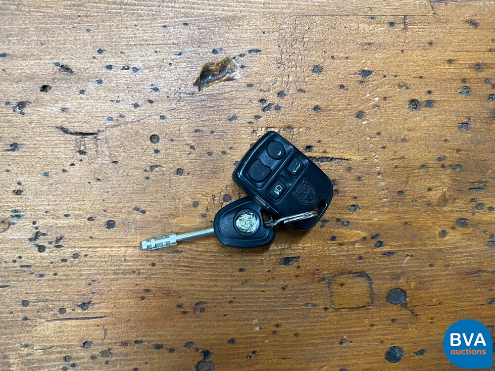 Jaguar XKR 4.0 Coupé 363 PS 2001, 48-HNP-2.