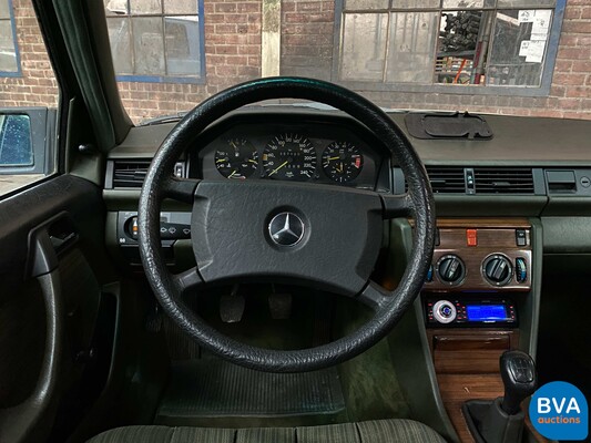 Mercedes-Benz 260E (W124) E-class 160hp 1986, 70-LRN-7.
