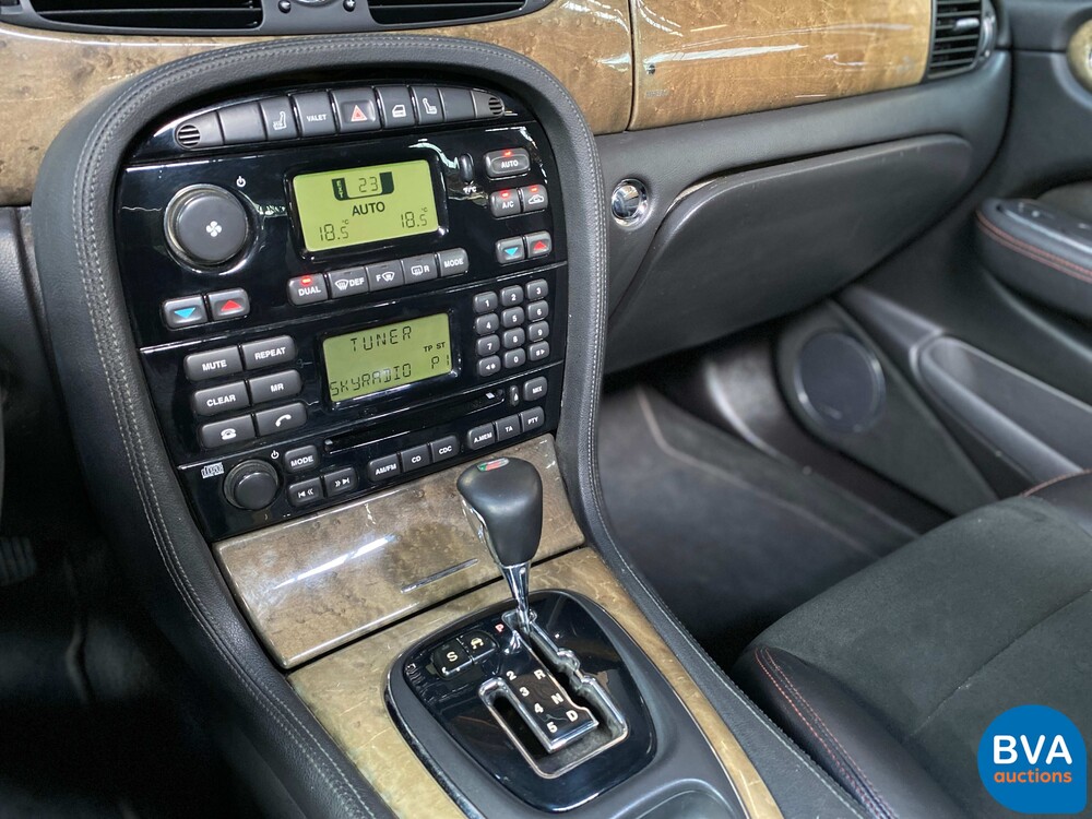 Jaguar XJR 4.2 V8 396pk 2003 -Org. NL-, 72-ND-VD