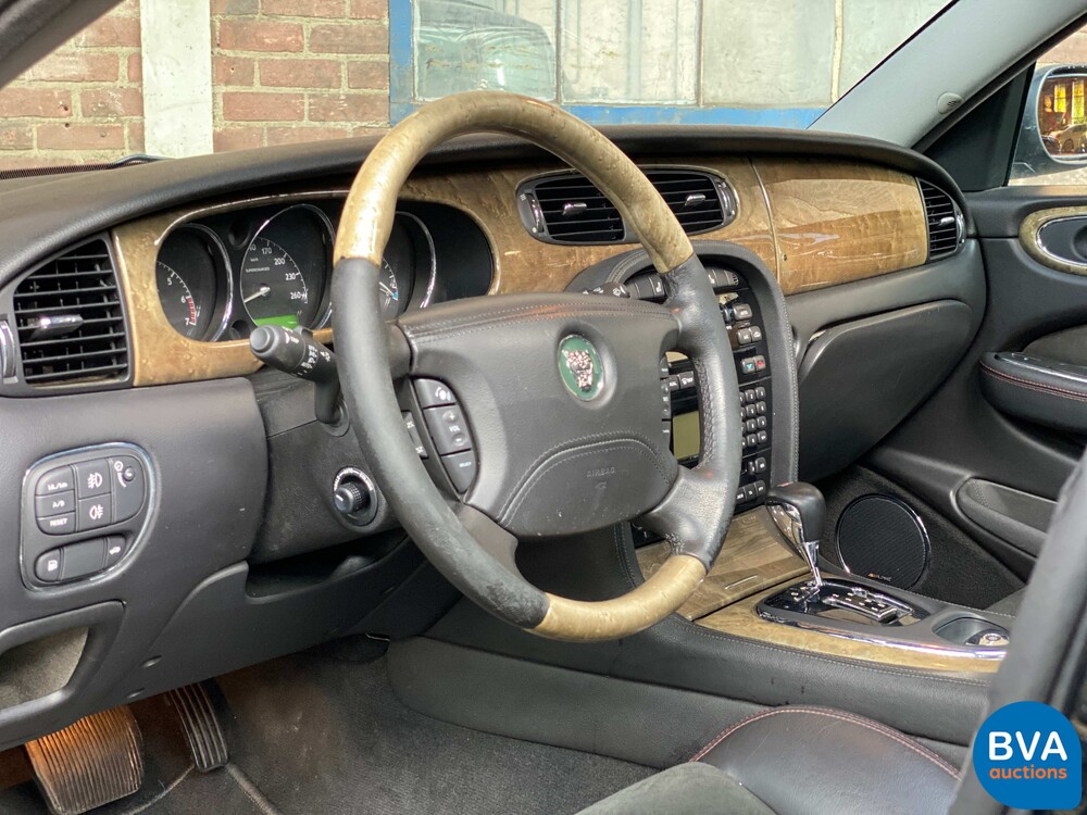 Jaguar XJR 4.2 V8 396pk 2003 -Org. NL-, 72-ND-VD