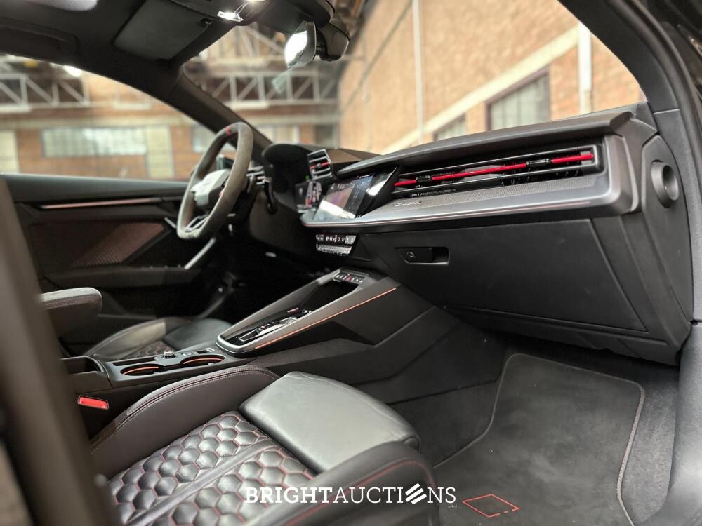 Audi RS3 Sportback 2.5 TFSI Quattro 400pk 2024 NIEUW-MODEL, NL-Kenteken