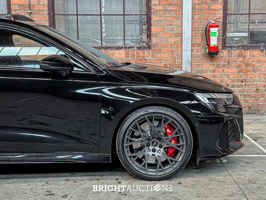 Audi RS3 Sportback 2.5 TFSI Quattro 400pk 2024 NIEUW-MODEL, NL-Kenteken