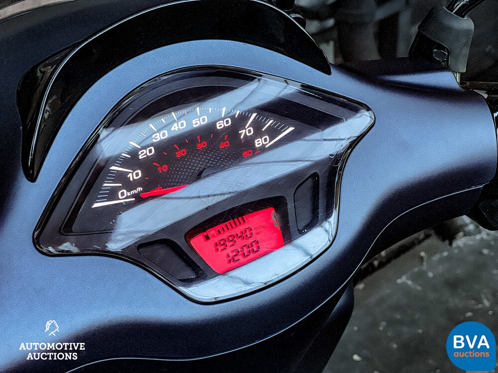 *Custom Color* Piaggio Vespa sprint 2016, DDH-40-D