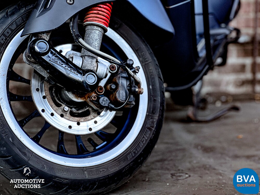 *Custom Color* Piaggio Vespa sprint 2016, DDH-40-D