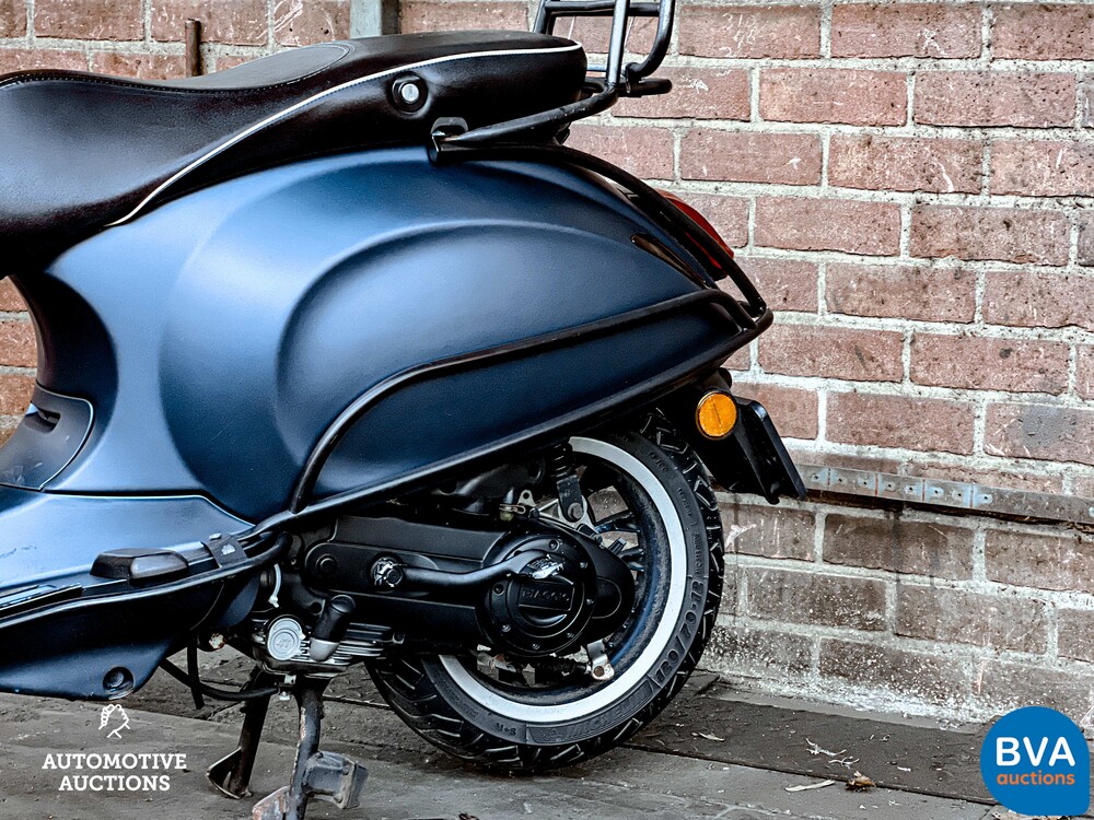 *Custom Color* Piaggio Vespa sprint 2016, DDH-40-D