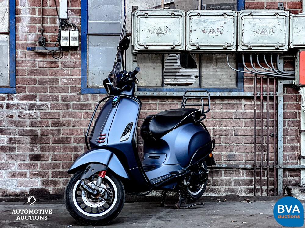 *Custom Color* Piaggio Vespa sprint 2016, DDH-40-D