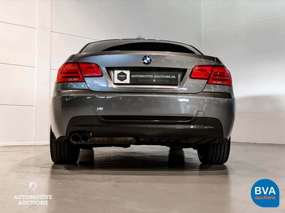 BMW 330i Coupe Automatik M-Paket 3er 272pk 2011 -Org. NL-, 79-RHP-1.