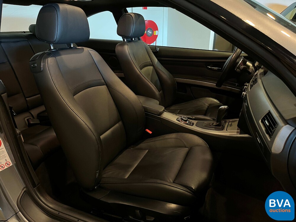 BMW 330i Coupe Automatik M-Paket 3er 272pk 2011 -Org. NL-, 79-RHP-1.