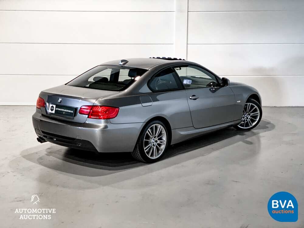 BMW 330i Coupe Automatik M-Paket 3er 272pk 2011 -Org. NL-, 79-RHP-1.