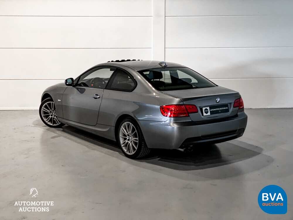 BMW 330i Coupe Automatik M-Paket 3er 272pk 2011 -Org. NL-, 79-RHP-1.