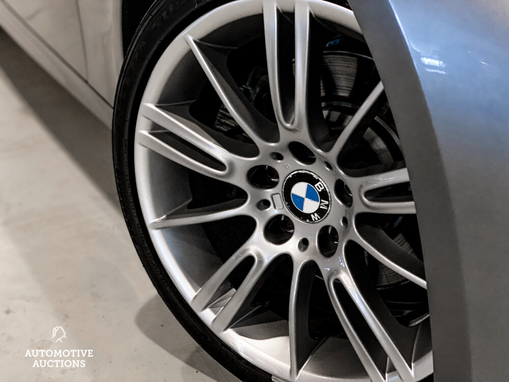 BMW 330i Coupe Automatik M-Paket 3er 272pk 2011 -Org. NL-, 79-RHP-1.