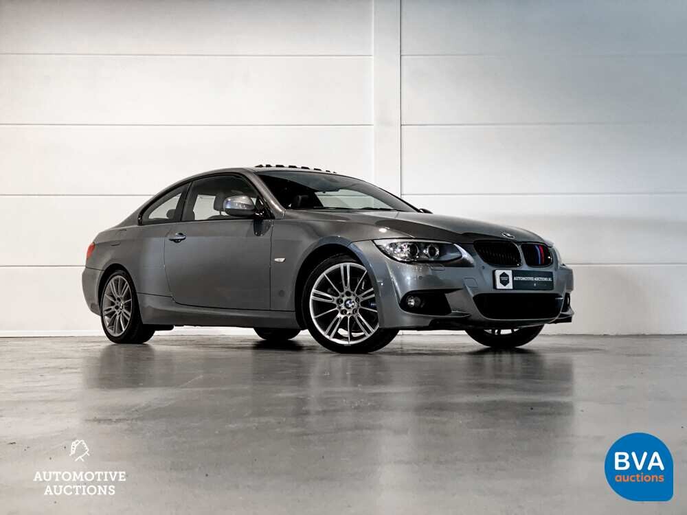 BMW 330i Coupe Automatik M-Paket 3er 272pk 2011 -Org. NL-, 79-RHP-1.