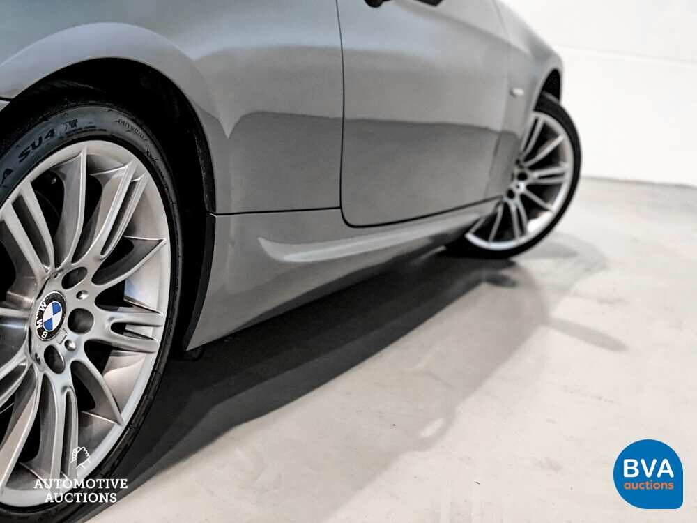 BMW 330i Coupe Automatik M-Paket 3er 272pk 2011 -Org. NL-, 79-RHP-1.