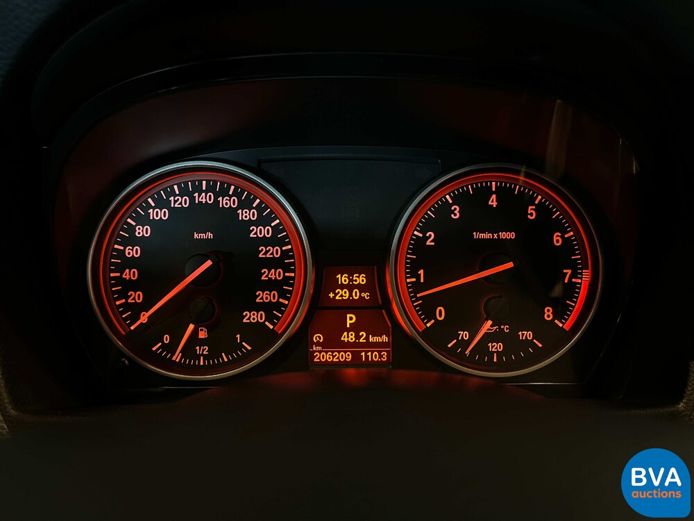 BMW 330i Coupe Automatik M-Paket 3er 272pk 2011 -Org. NL-, 79-RHP-1.
