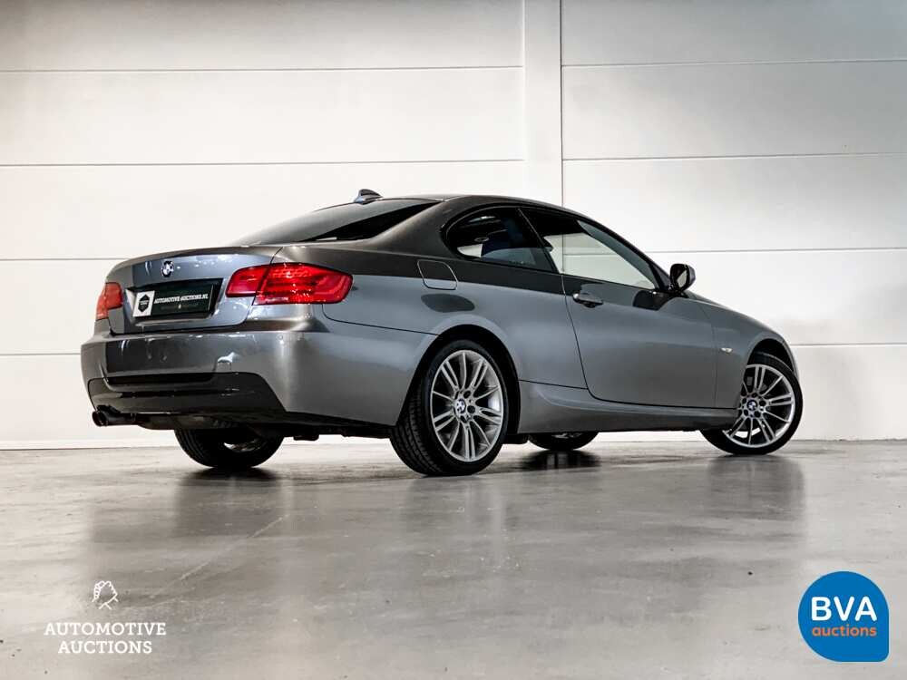 BMW 330i Coupe Automatik M-Paket 3er 272pk 2011 -Org. NL-, 79-RHP-1.