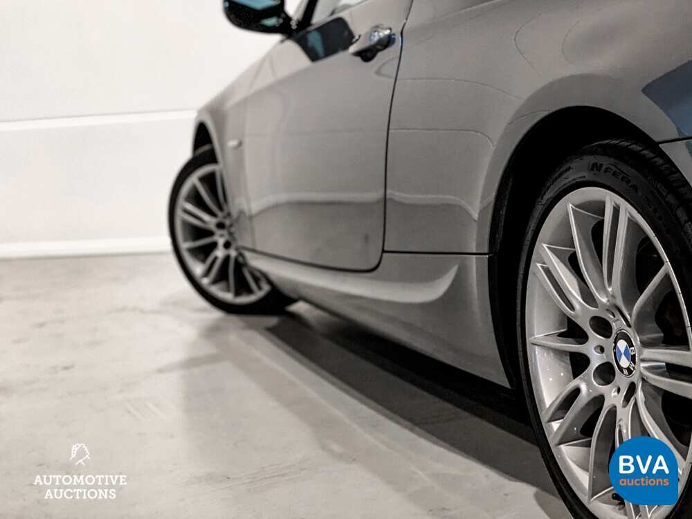 BMW 330i Coupe Automatik M-Paket 3er 272pk 2011 -Org. NL-, 79-RHP-1.