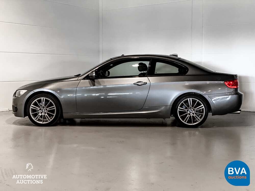 BMW 330i Coupe Automatik M-Paket 3er 272pk 2011 -Org. NL-, 79-RHP-1.