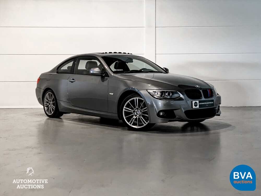BMW 330i Coupe Automatik M-Paket 3er 272pk 2011 -Org. NL-, 79-RHP-1.