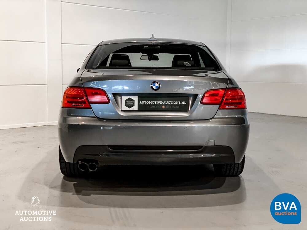 BMW 330i Coupe Automatik M-Paket 3er 272pk 2011 -Org. NL-, 79-RHP-1.