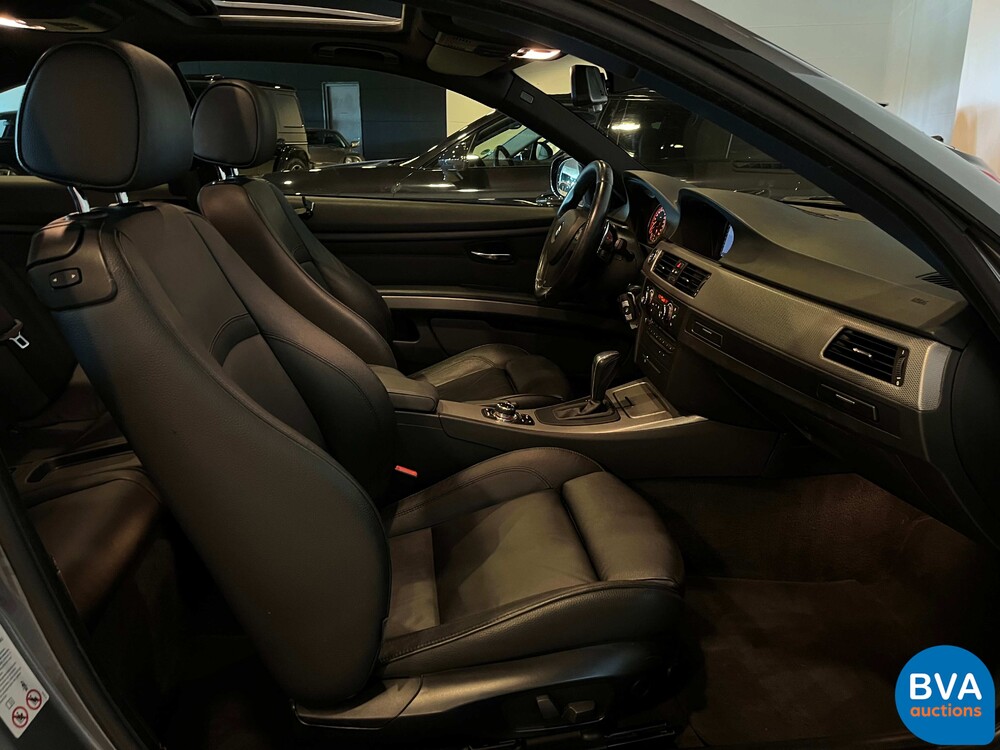 BMW 330i Coupe Automatik M-Paket 3er 272pk 2011 -Org. NL-, 79-RHP-1.