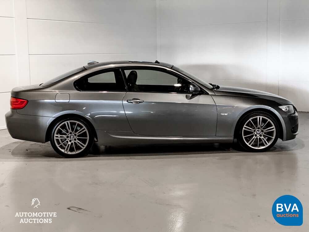 BMW 330i Coupe Automatik M-Paket 3er 272pk 2011 -Org. NL-, 79-RHP-1.