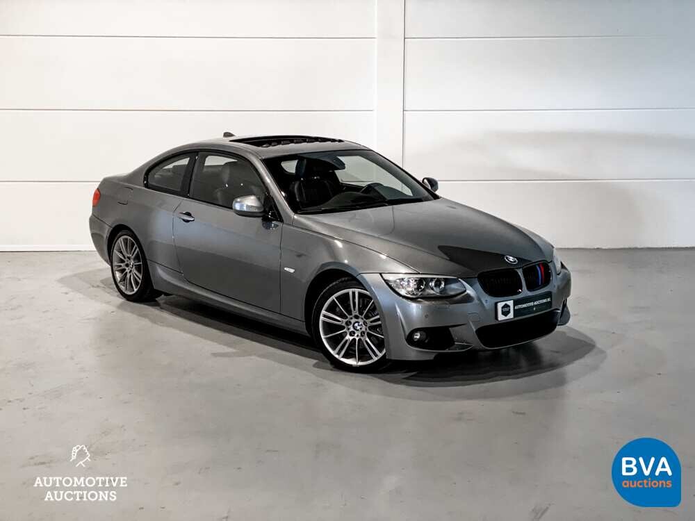 BMW 330i Coupe Automatik M-Paket 3er 272pk 2011 -Org. NL-, 79-RHP-1.