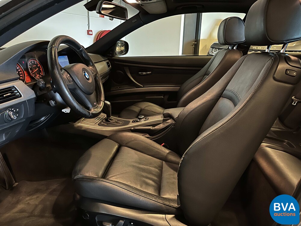 BMW 330i Coupe Automatik M-Paket 3er 272pk 2011 -Org. NL-, 79-RHP-1.