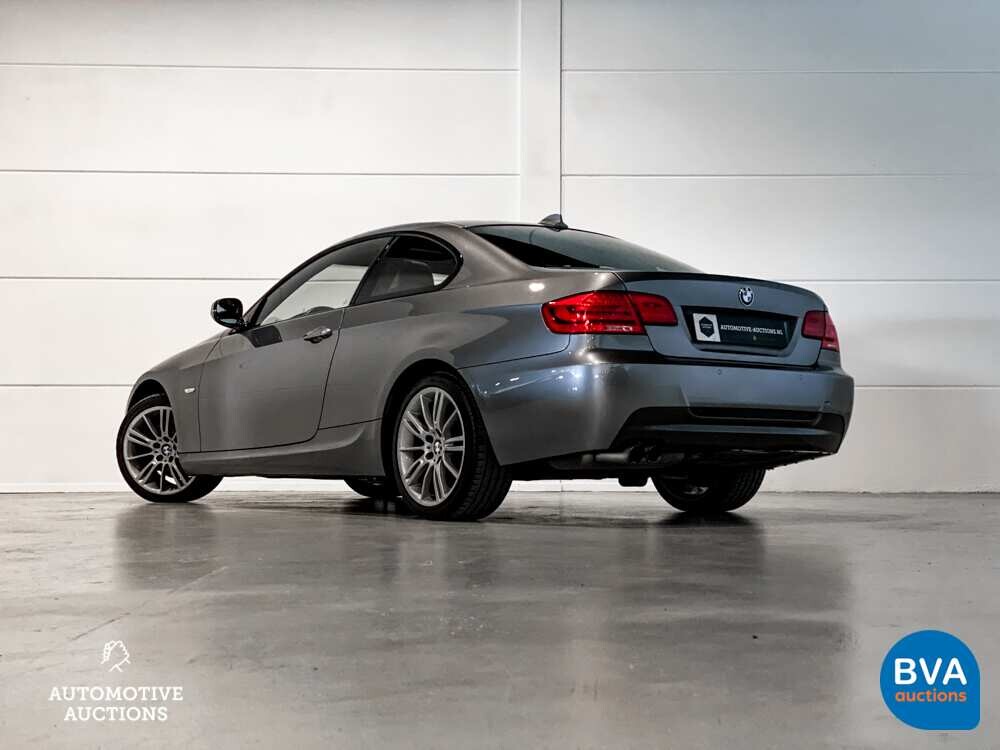 BMW 330i Coupe Automatik M-Paket 3er 272pk 2011 -Org. NL-, 79-RHP-1.