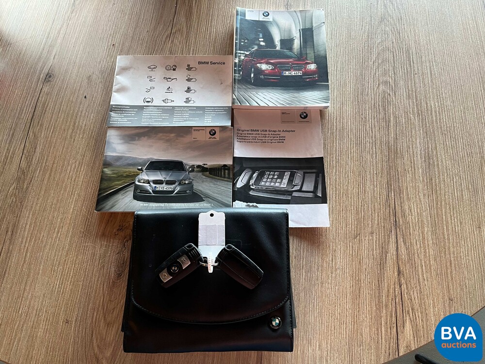 BMW 330i Coupe Automatik M-Paket 3er 272pk 2011 -Org. NL-, 79-RHP-1.