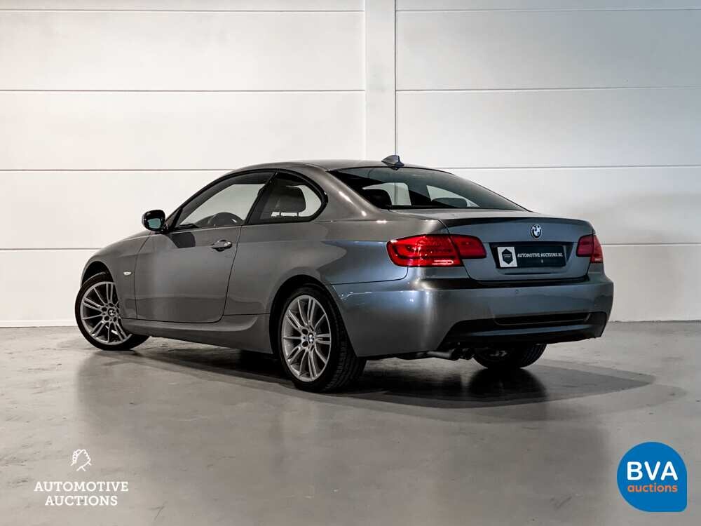 BMW 330i Coupe Automatik M-Paket 3er 272pk 2011 -Org. NL-, 79-RHP-1.