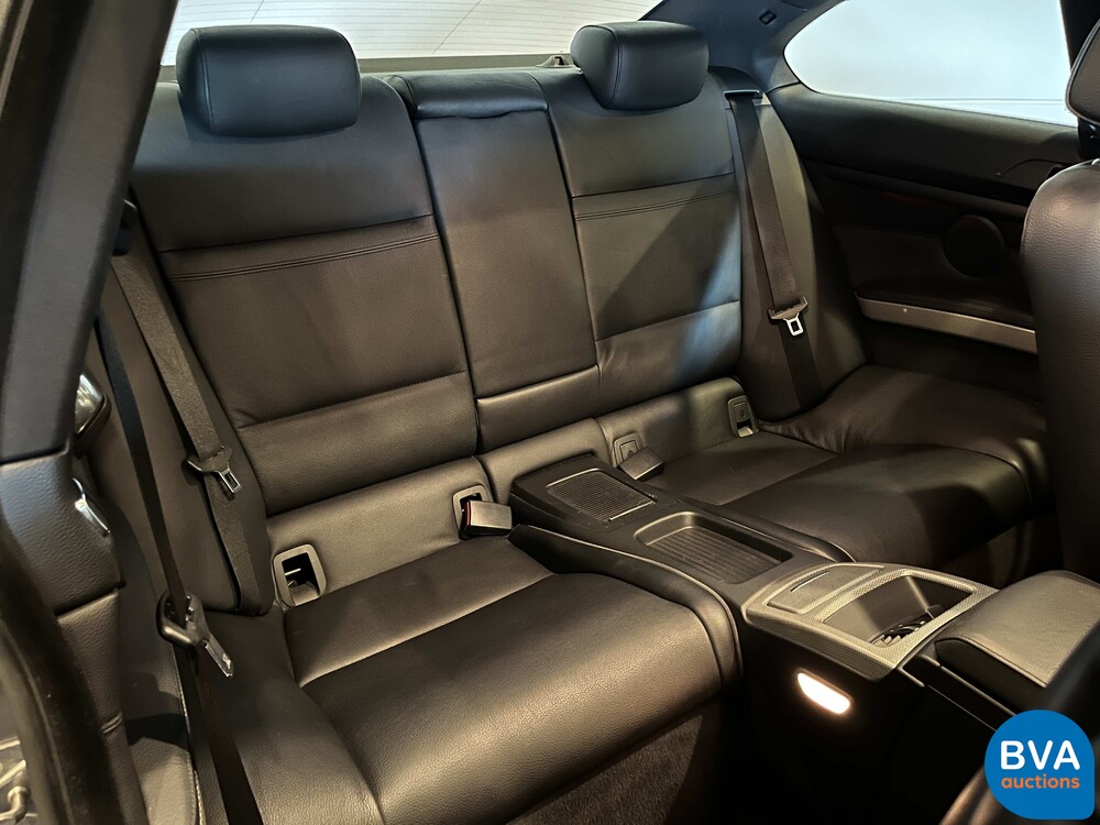 BMW 330i Coupe Automatik M-Paket 3er 272pk 2011 -Org. NL-, 79-RHP-1.