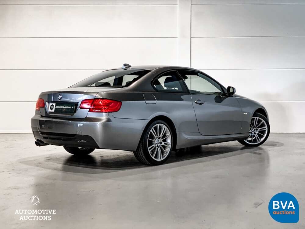 BMW 330i Coupe Automatik M-Paket 3er 272pk 2011 -Org. NL-, 79-RHP-1.