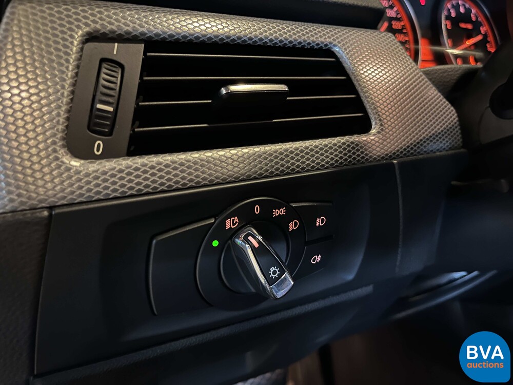 BMW 330i Coupe Automatik M-Paket 3er 272pk 2011 -Org. NL-, 79-RHP-1.