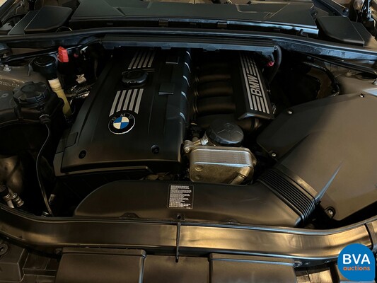 BMW 330i Coupe Automatik M-Paket 3er 272pk 2011 -Org. NL-, 79-RHP-1.