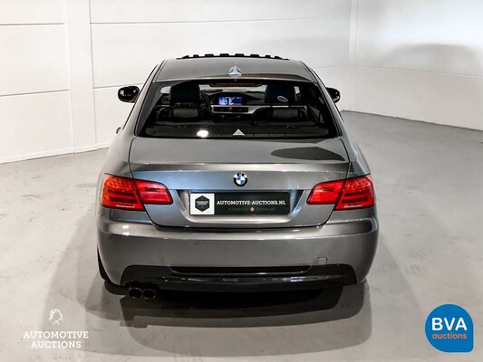 BMW 330i Coupe Automatik M-Paket 3er 272pk 2011 -Org. NL-, 79-RHP-1.