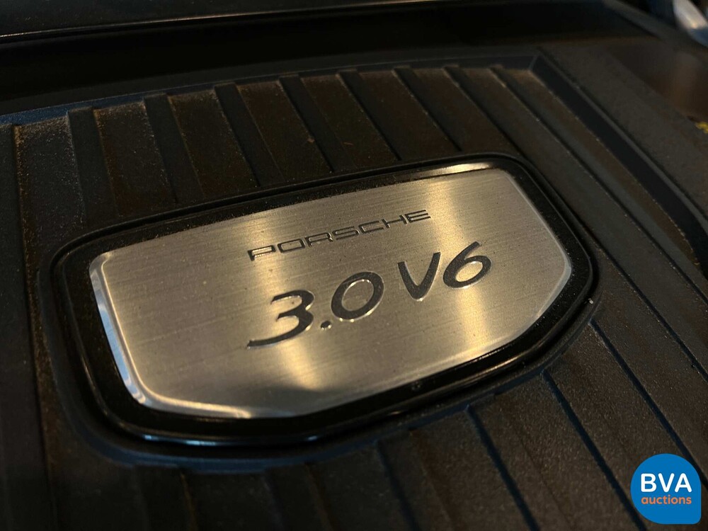 Porsche Panamera 4 Sport Turismo 3.0 330PS 2018 -Org. NL-, SL-935-G.