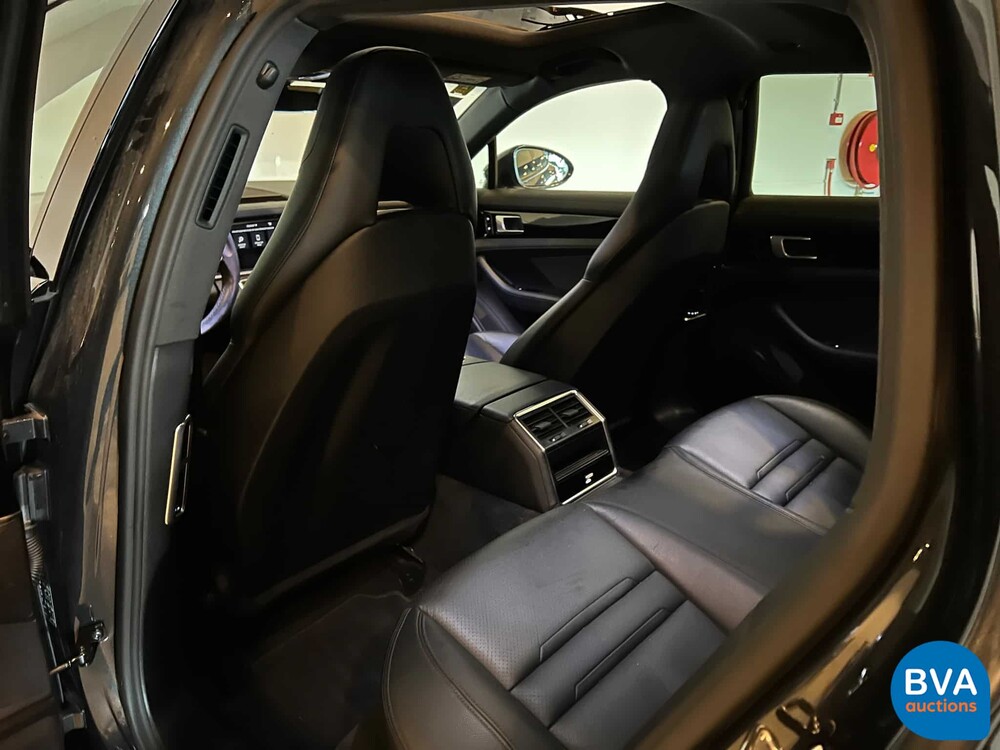Porsche Panamera 4 Sport Turismo 3.0 330PS 2018 -Org. NL-, SL-935-G.