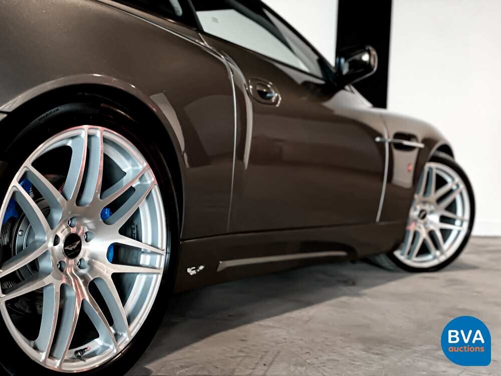 Aston Martin Vanquish 5.9 V12 466 PS 2003.