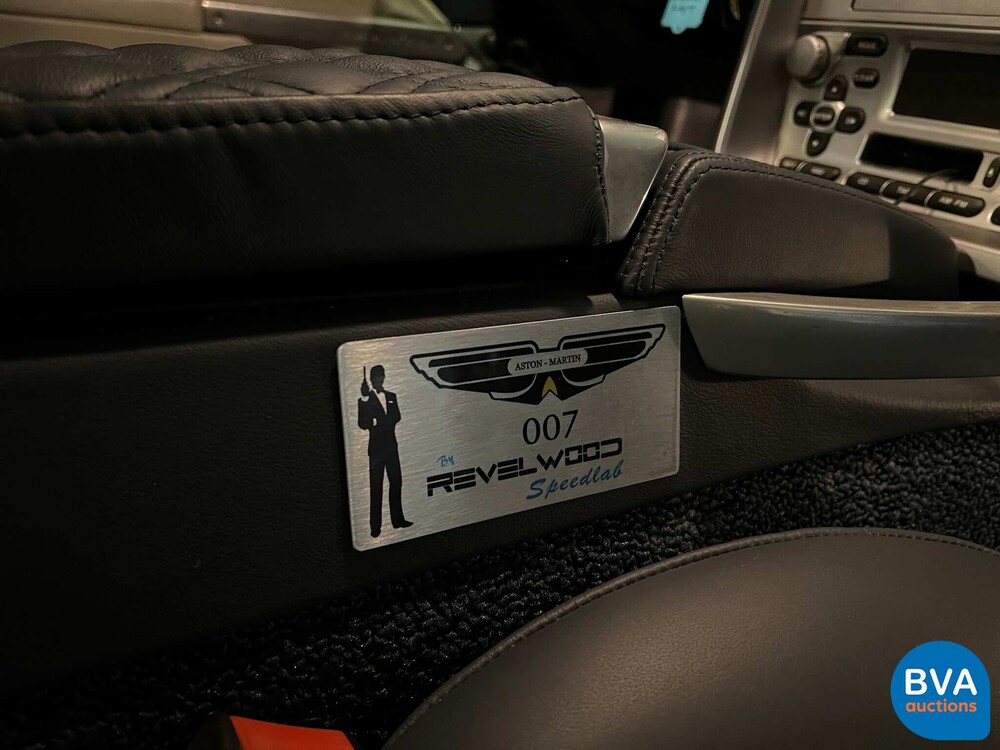 Aston Martin Vanquish 5.9 V12 466 PS 2003.